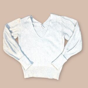 Free People Cashmere Blend V-Neck
Sweater Size Small Grey Ribbed Sweater